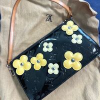 画像2406：ボッテガヴェネタ　イントレチャート　コンパクトジップ　ウォレット　黒