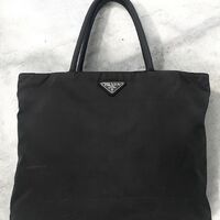 画像2491：ボッテガヴェネタ　イントレチャート　コンパクトジップ　ウォレット　黒